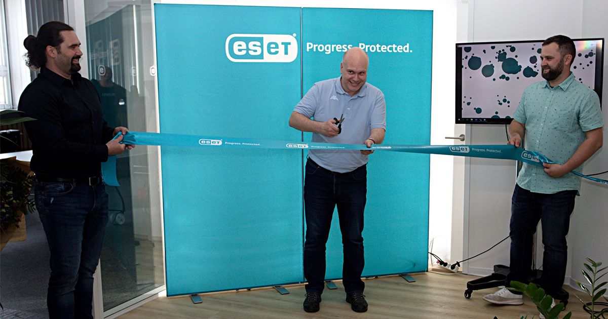 Slavnostní otevření kanceláří ESET Research v Jablonci nad Nisou Na jaře 2022 byly slavnostně otevřeny kanceláře pobočky ESET Research v Jablonci nad Nisou