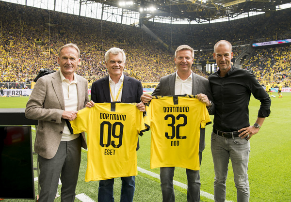 BVB jersey handover